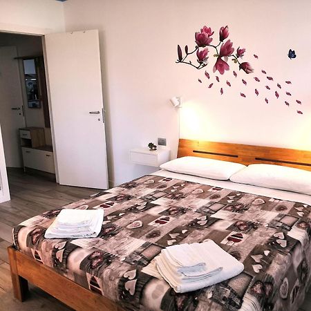 Butterfly Apt In Suna With Garage Verbania Zewnętrze zdjęcie