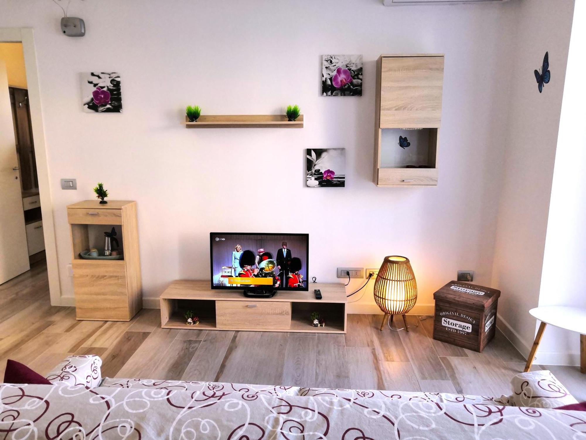 Butterfly Apt In Suna With Garage Verbania Zewnętrze zdjęcie