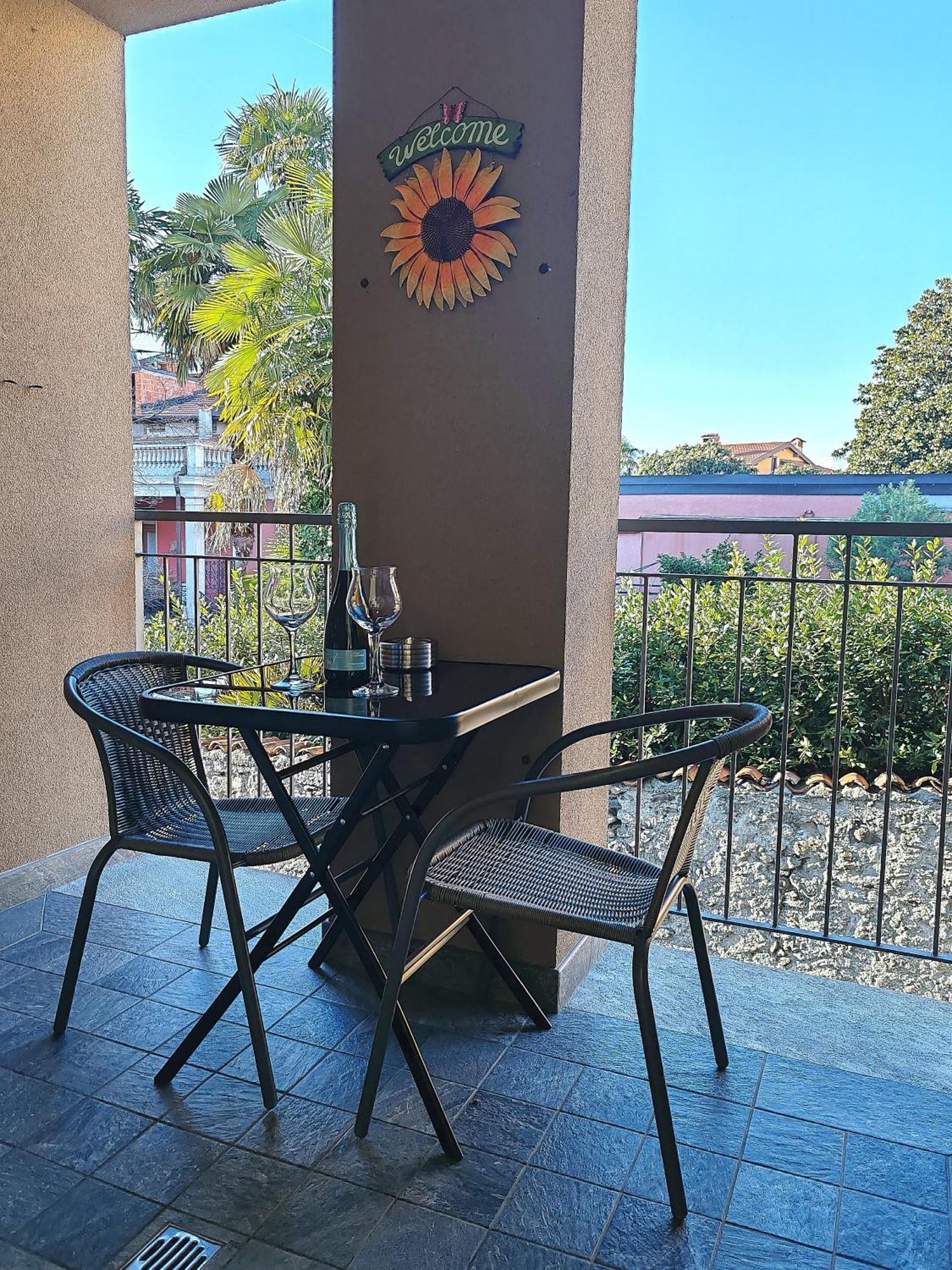 Butterfly Apt In Suna With Garage Verbania Zewnętrze zdjęcie